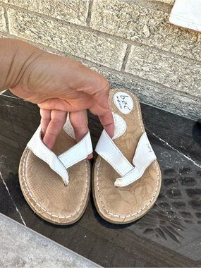 B.O.C. White thong sandals size 7